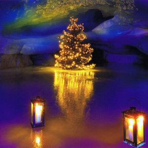 Weihnachtskarte mit Perlmutt und Glanz-Effekt ohne Grußtext Leuchtender Eiszauber